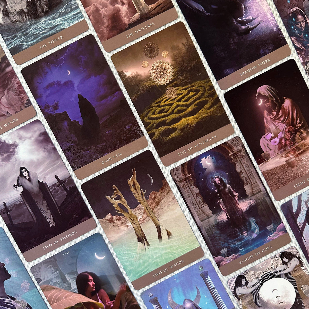 The difference between tarot and oracle cards